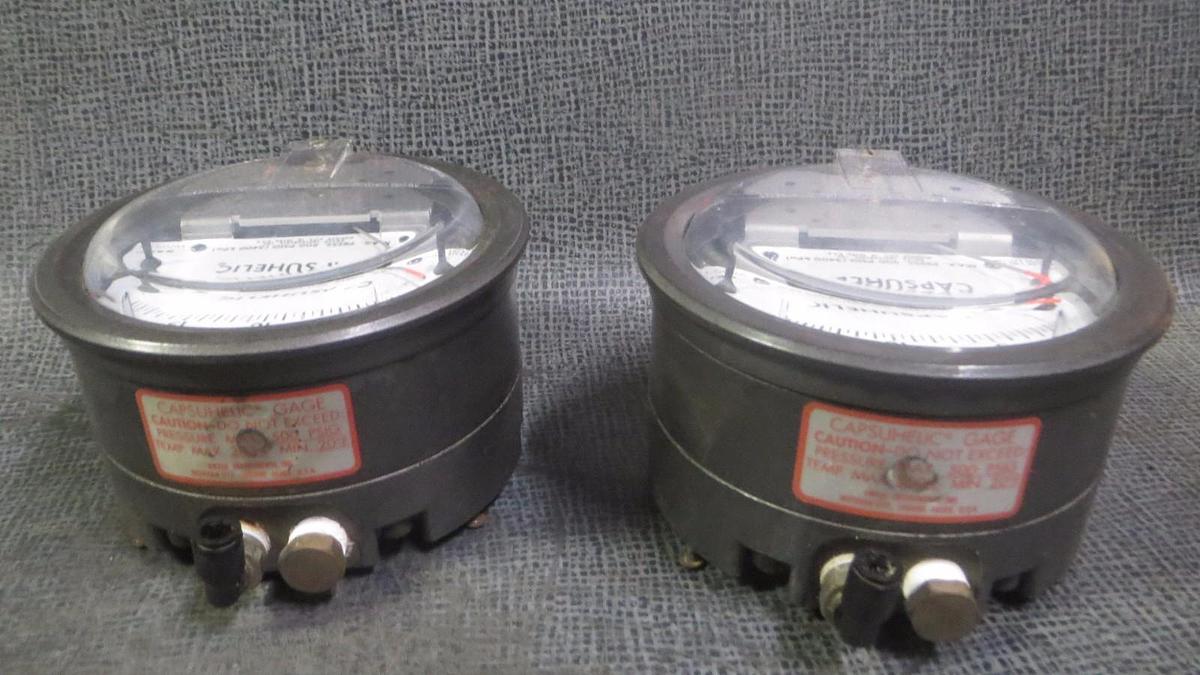 Used (1) DWYER CAPSUHELIC PRESSURE METER 500 PSIG (3400 kPa) MODEL: 4220C