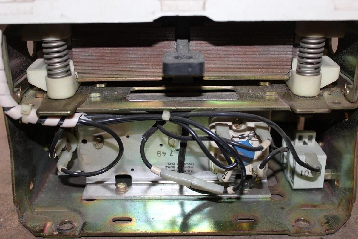 Used CUTLER HAMMER CONTACTOR C32NN3 C1 700 AMP 600 VAC COIL: 120V **WARRANTY**