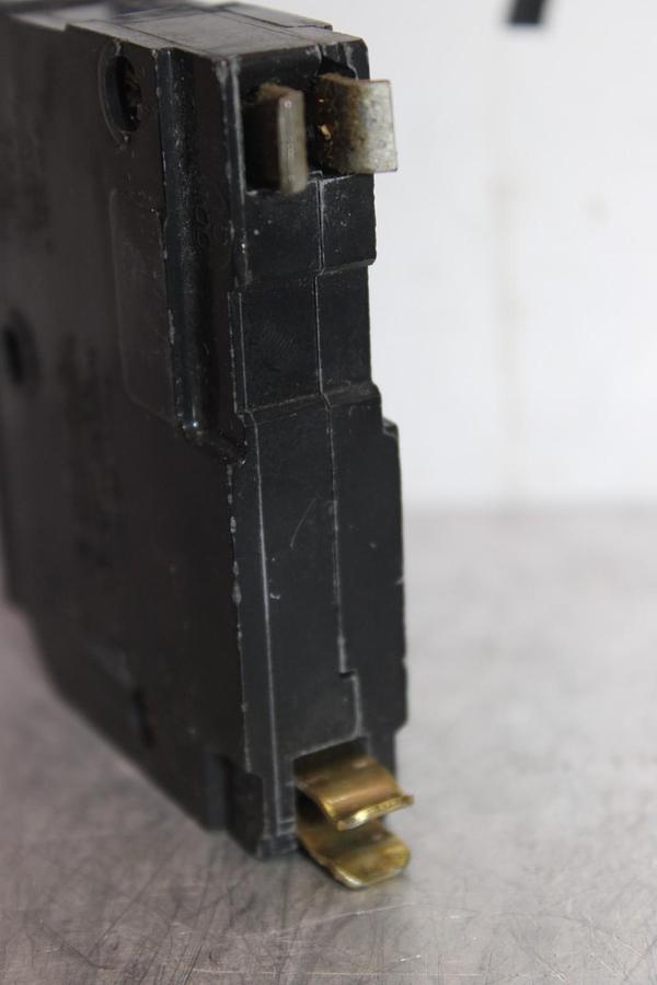 Used LOT OF 3 SQUARE D SINGLE POLE QO CIRCUIT BREAKER AD-7712 QO12020 20 AMP 240 VAC