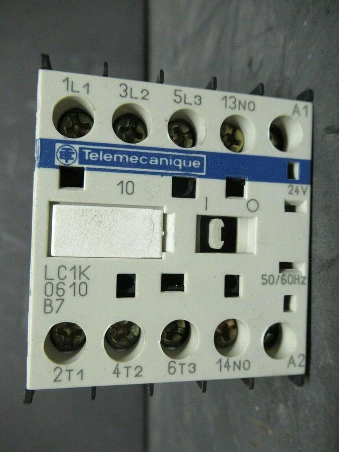 Used TELEMECANIQUE CONTACTOR LC1K0610B7 600 VAC 15 AMP 3 HP COIL: 120 VAC