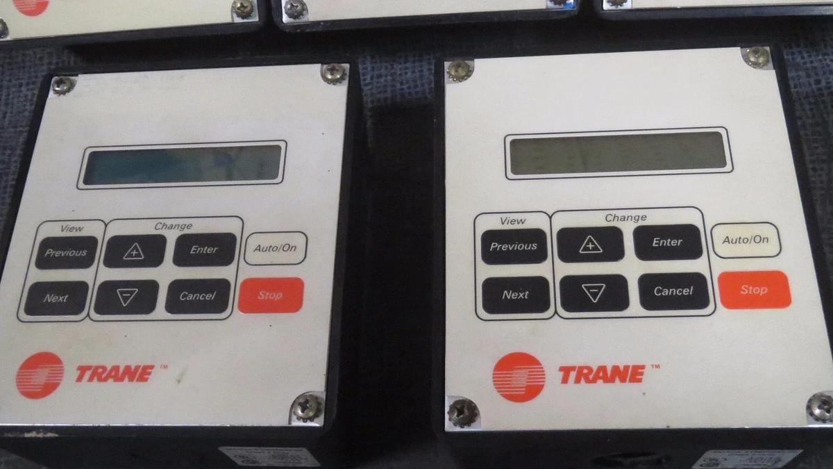 Used (1) TRANE COMM LINK CHILLER DISPLAY INTERFACE 24 VAC X13650483-02 HMI