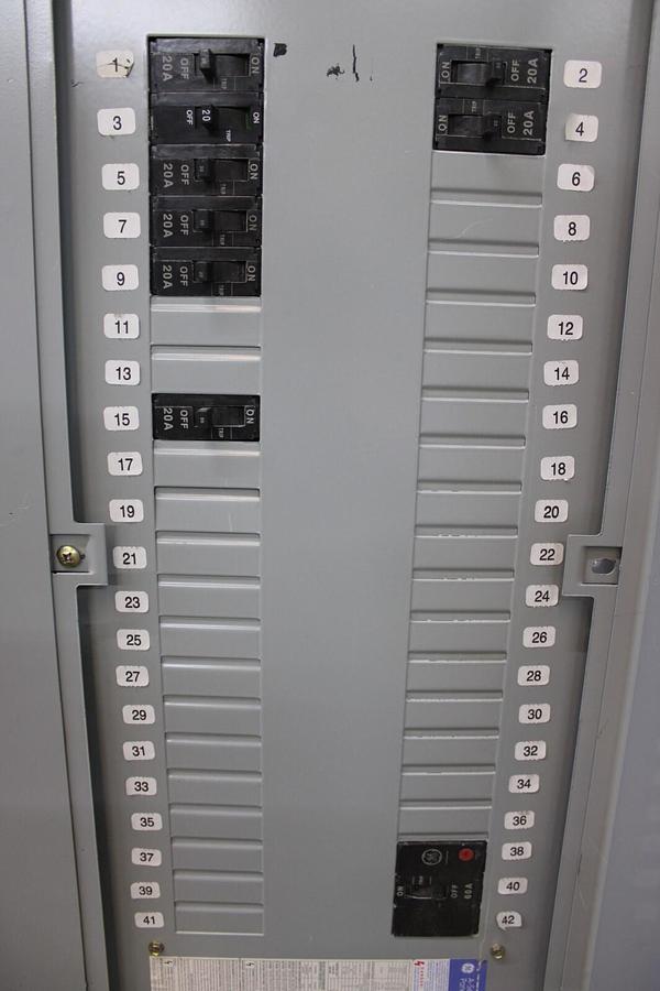 Used GENERAL ELECTRIC SERVICE PANELBOARD AB43B 125 AMP 480Y/277V 3-PHASE NEMA 1