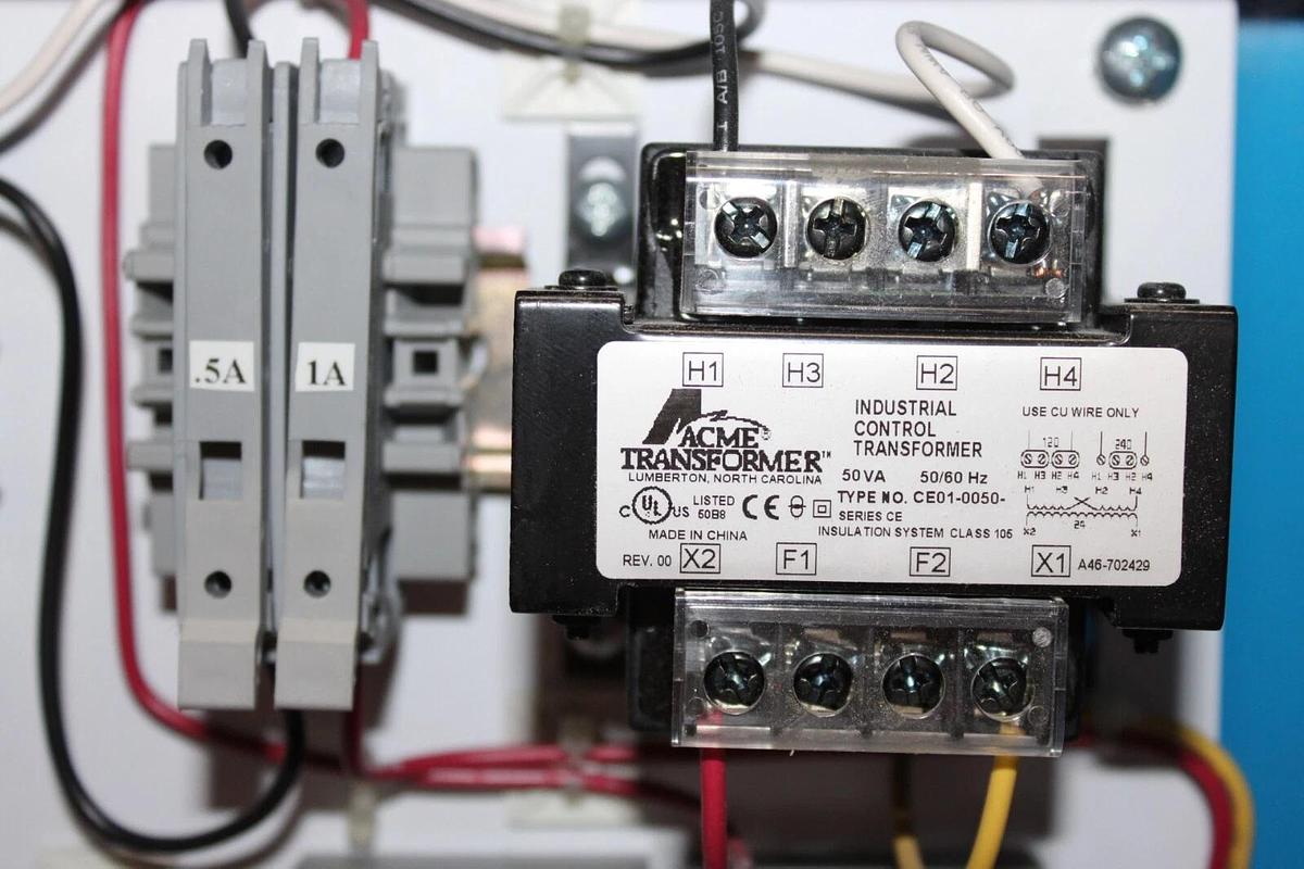 Used HARSCO XPC ENCLOSED ENERGY MANAGEMENT SYSTEM E143900 24 VAC 10 VA 0.42 AMP