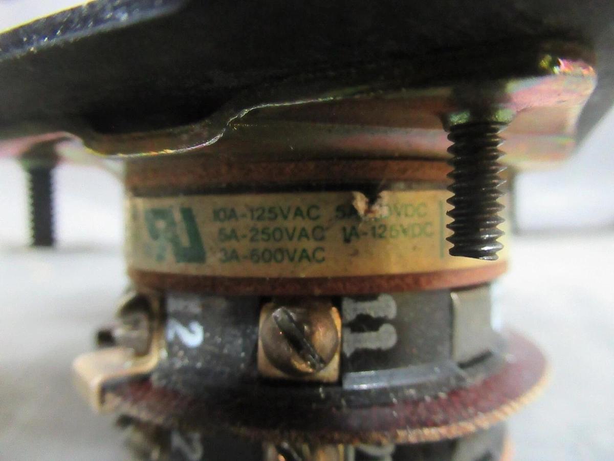 Used ELECTROSWITCH SERIES 31 CONTROL SWITCH 3109C 3-PHASE 125-600 VAC 10-3 AMP