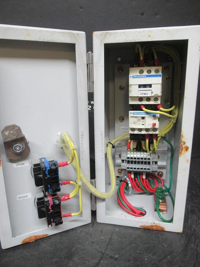 Used ENCLOSED TELEMECANIQUE STARTER LC1D16 W/ OVERLOAD RELAY LRD-076 25 AMP 600 V