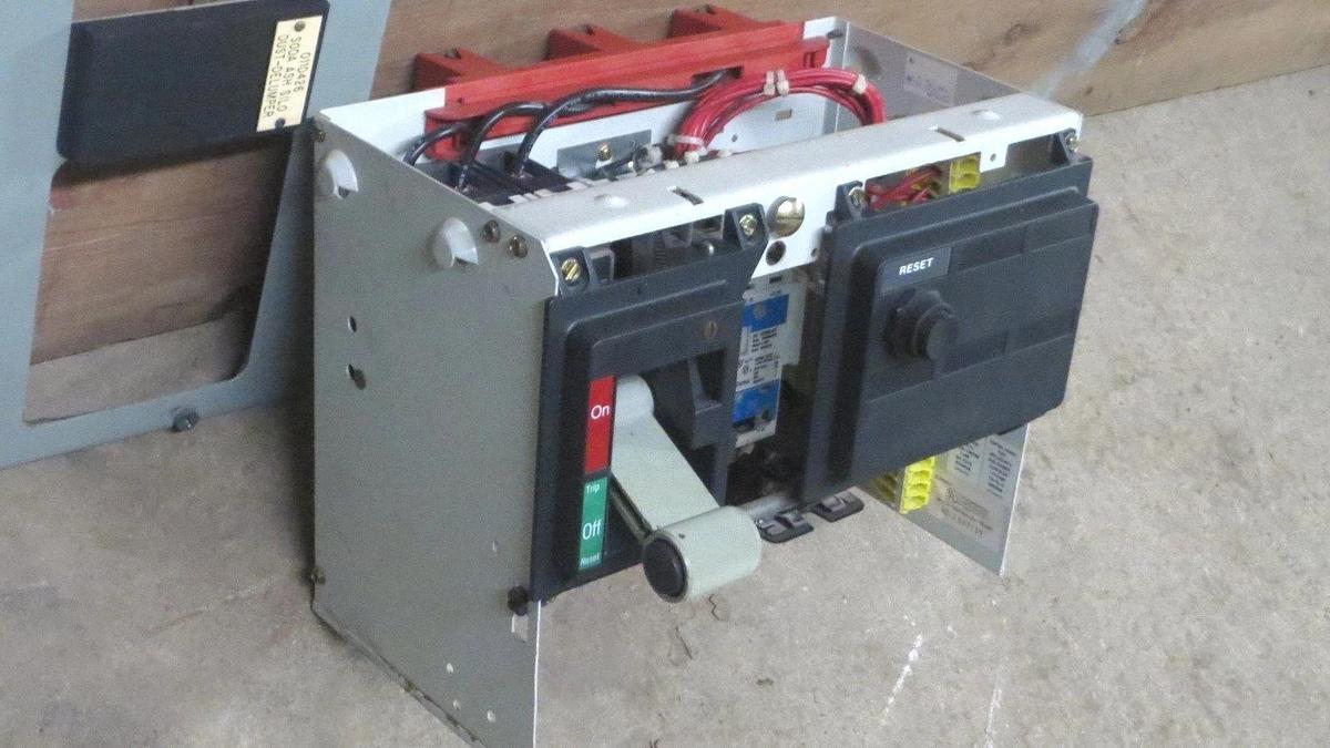 Used WESTINGHOUSE MCC 12" BUCKET WITH 3 AMP HCMP BREAKER & ADV NEMA SIZE 1 STARTER