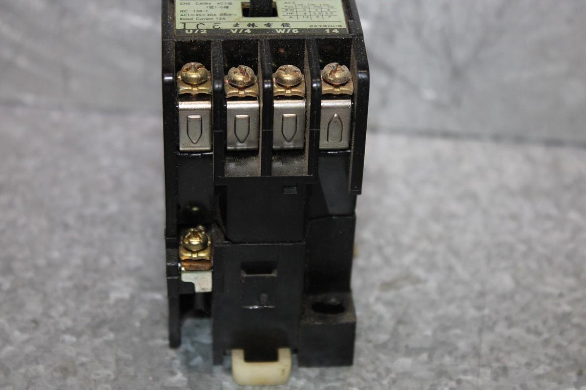 Used MAGNETIC CONTACTOR CNS-C4084 S-C115 12-20 AMP 540 VAC COIL: 200V