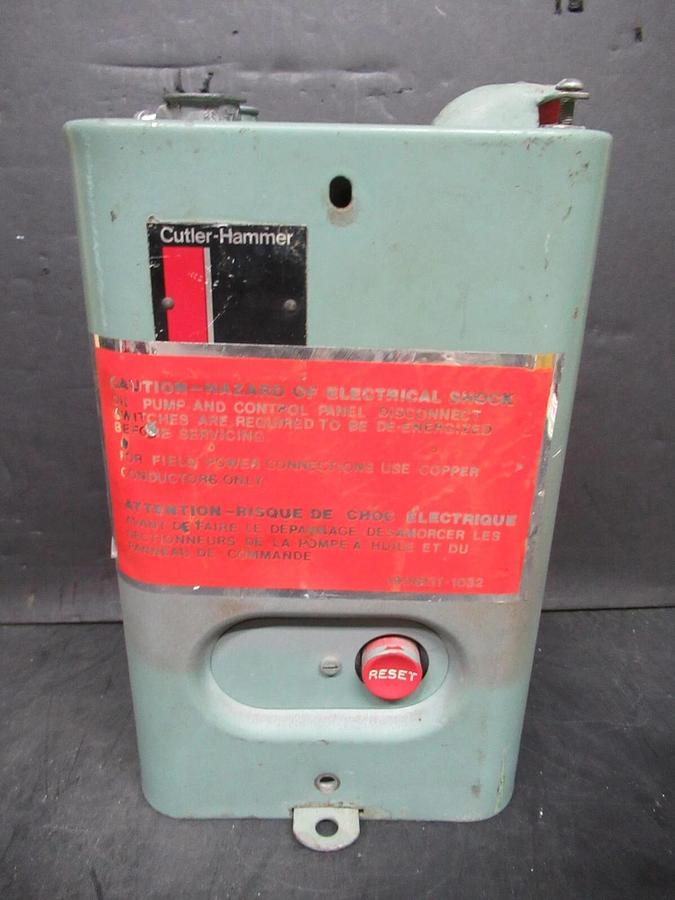 Used ENCLOSED CUTLER HAMMER STARTER FOR AC UNIT 956H7132B HN03AC800 30 AMP 600 VAC