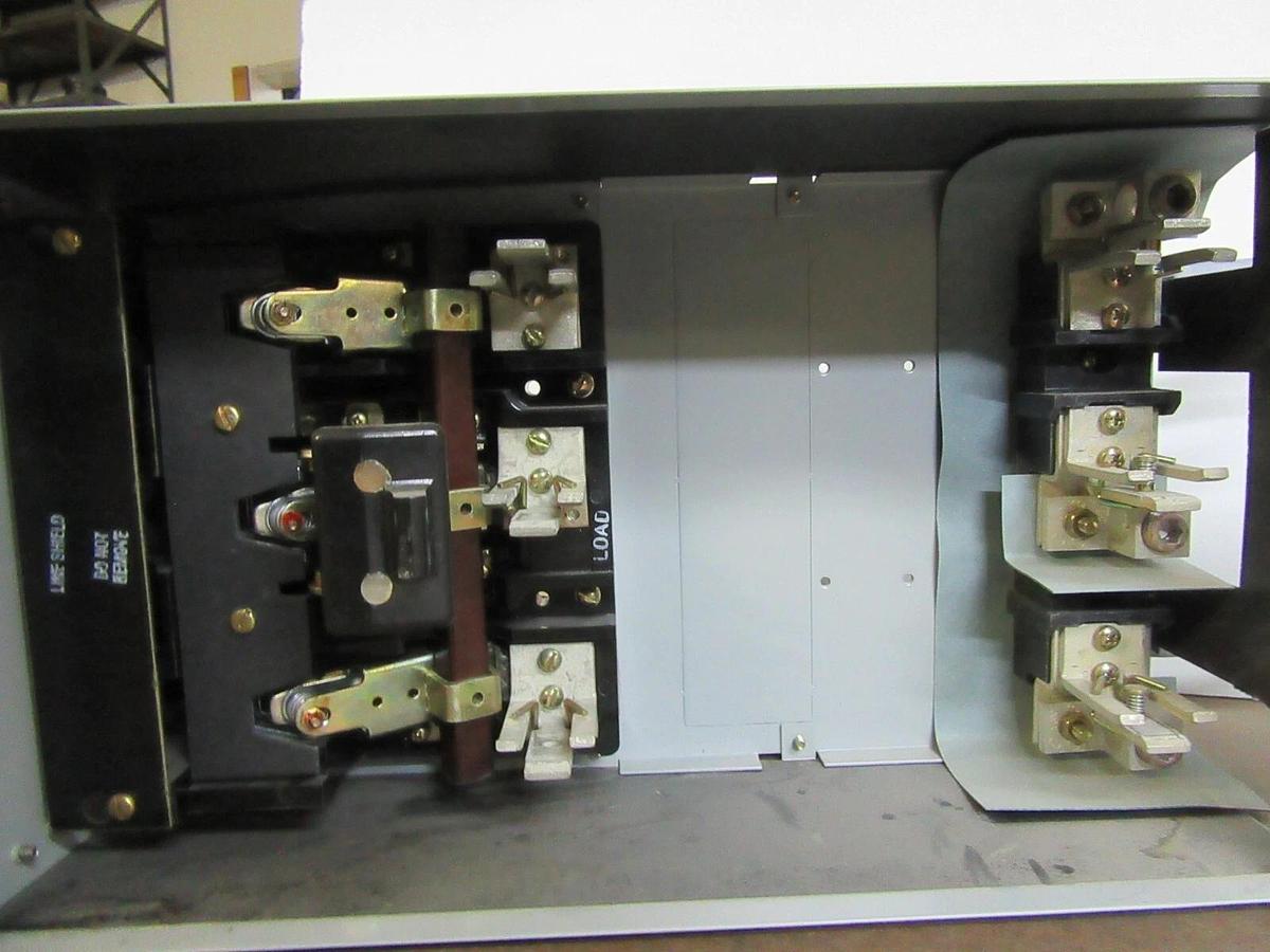 Used GE QMR THFP PANELBOARD THFP364 200 AMP 600 VAC 150 HP W/ SIDE PANELS