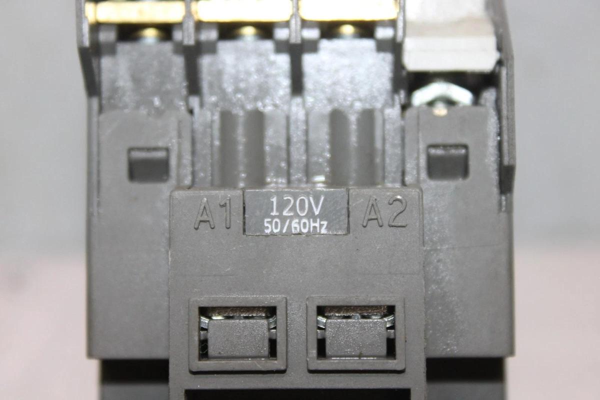 Used LS METASOL CONTACTOR MC-22B 600 VAC 40 AMP 3-POLE 20 HP COIL: 120 V