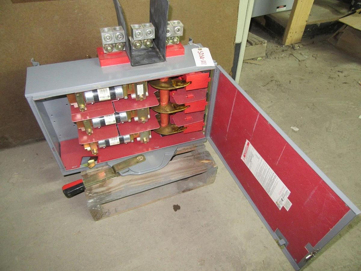 Used 600 AMP MAIN SQUARE D FUSIBLE INSERT PANELBOARD SWITCH QMB326MW SER E2 240 VAC