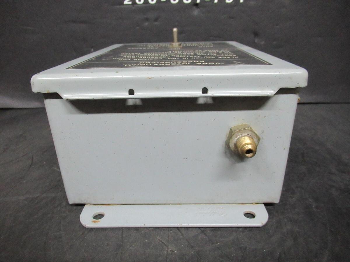 Used YORK PRESSURE-PAK SWITCH ENCLOSURE: A-806CHQR NEMA 12/13 5 PSI **WARRANTY**