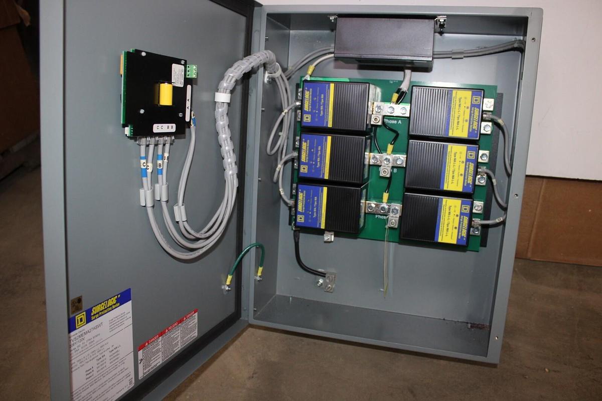 Used SQUARE D SURGELOGIC SURGE PROTECTOR TVS2MEMA27ASWT 3-PHASE ENCLOSURE 3R