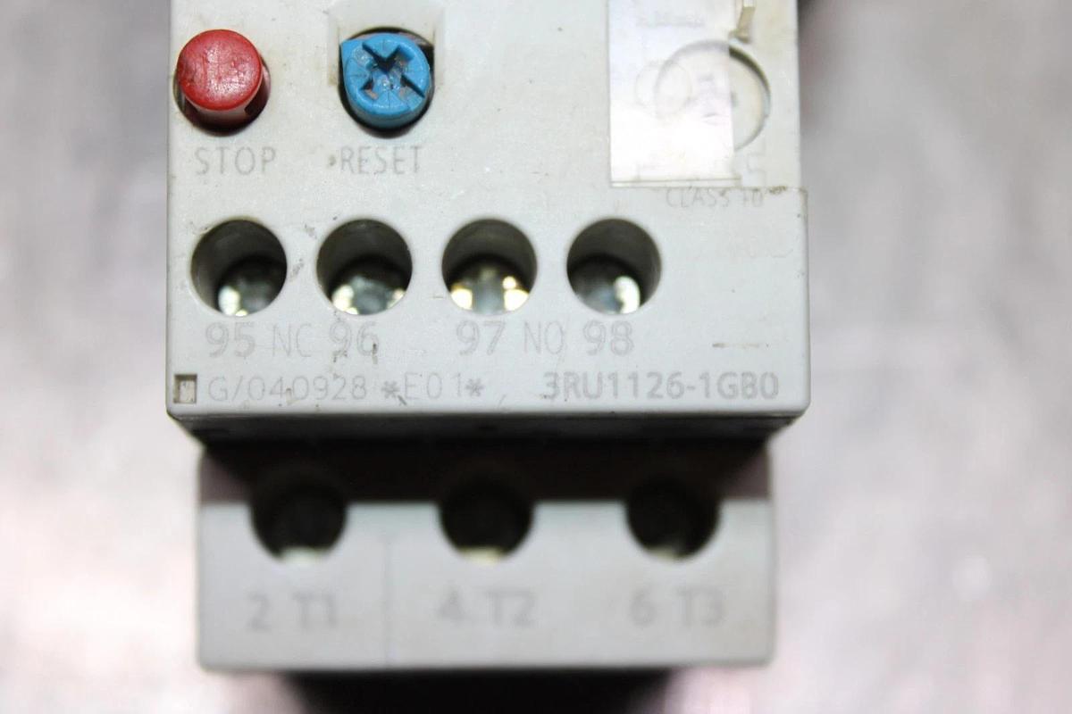 Used SIEMENS SIRIUS STARTER 3RT1024-1A..0 600 VOLT 35 AMP 10 HP W/ 3RU1126-1GB0