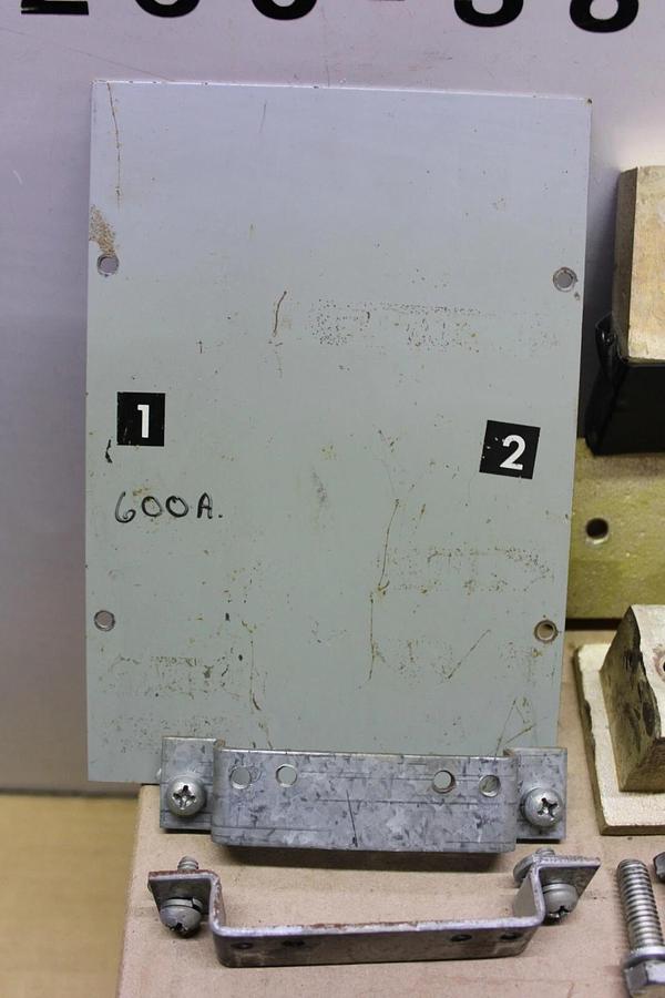 Used CUTLER HAMMER CIRCUIT BREAKER MOUNTING KIT FOR LA BREAKERS **WARRANTY**