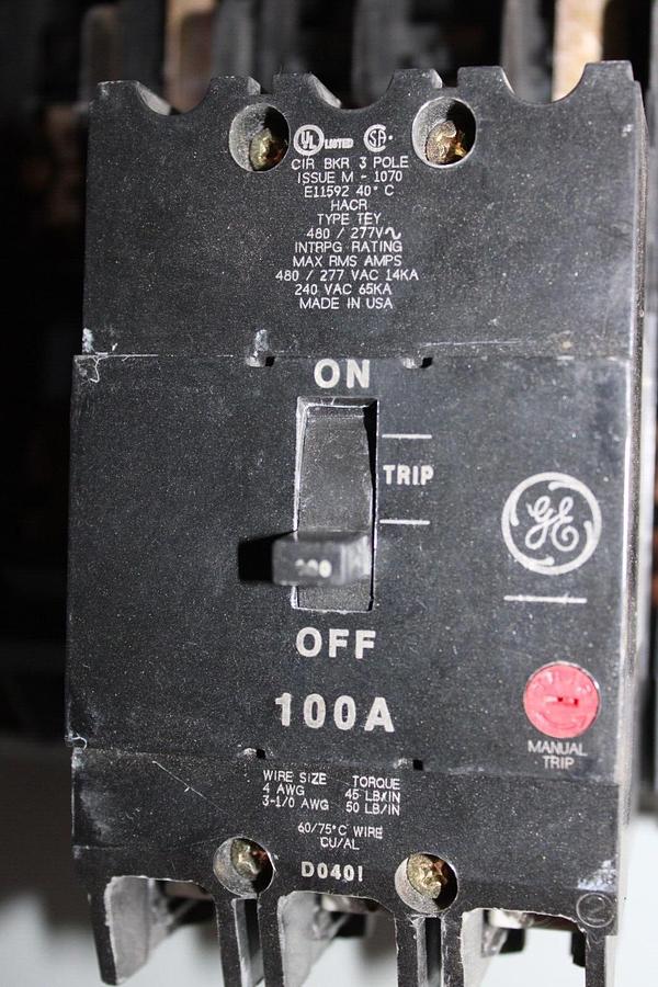 Used GE AB313 A-SERIES II PANELBOARD AEF3241BTX 100 AMP 3-PHASE 208Y/120V 3R ENCL.