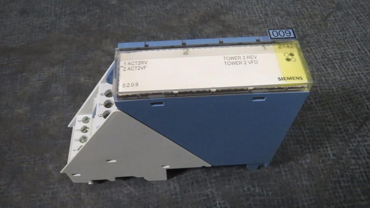 Used SIEMENS APOGEE TERMINATION MODULE WITH BASE  MODEL: PTM6.2Y420  **WARRANTY**