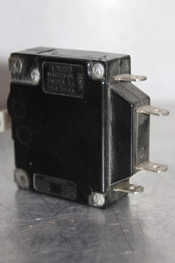 Used HEINEMANN CIRCUIT BREAKER JA1S-A6-AB-01-D-A-PN 30 AMP 250 VOLT 1-POLE