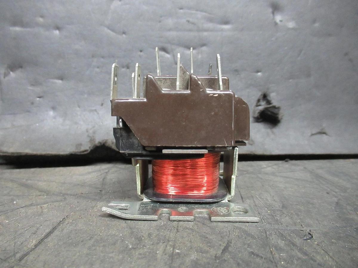 Used HONEYWELL GENERAL PURPOSE RELAY R4222D-1013 480 VOLT 50/60 HZ 12 AMP *WARRANTY*