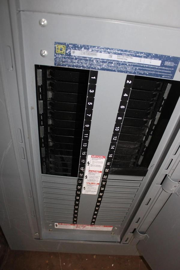 Used SQUARE D TYPE 1 NF MLO SERVICE PANEL 12106793820080001 250 AMP 42-SLOT 600V