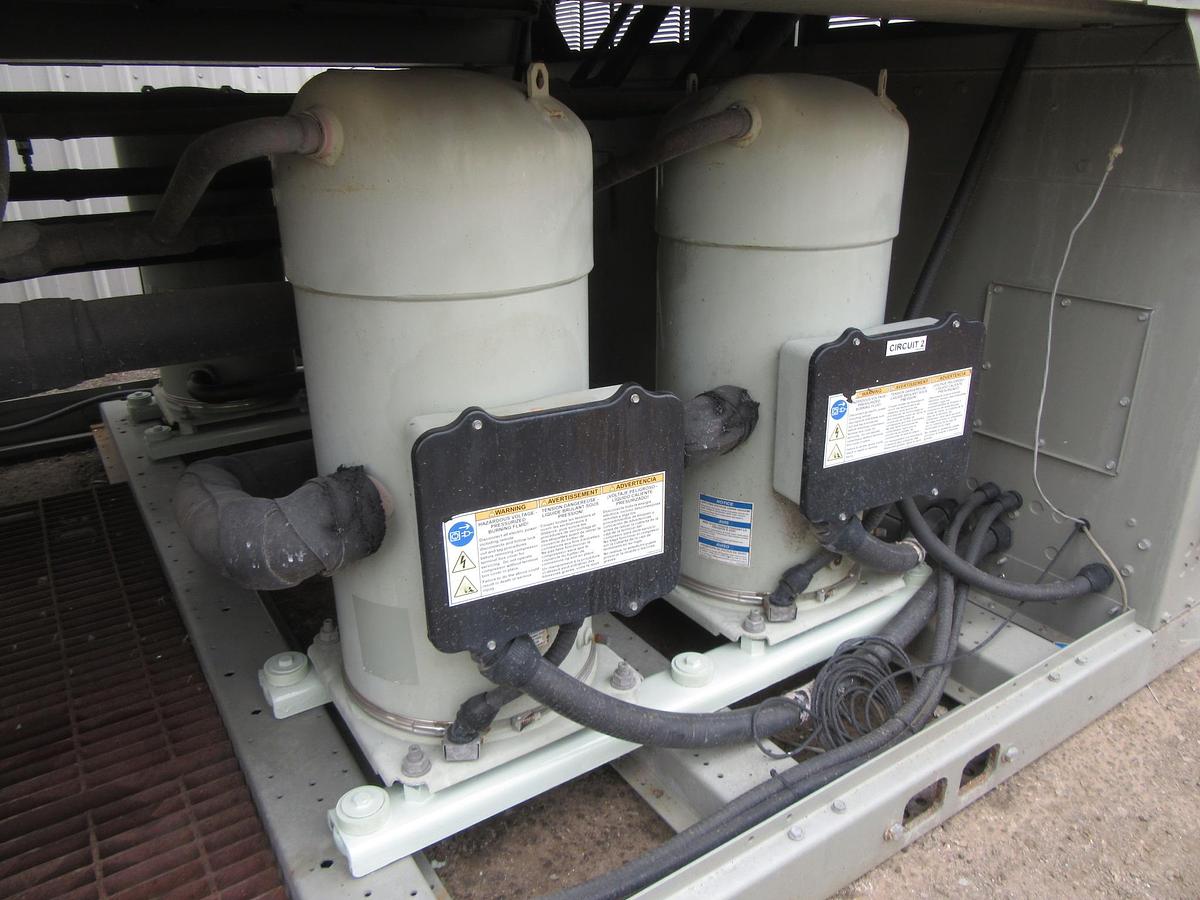 Used 2015 TRANE 120 TON AIR COOLED CHILLER 460 VOLT 410A 125 TON CGAM120