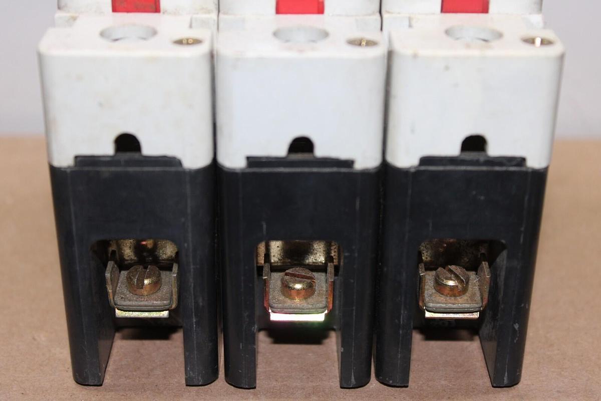 Used LOT OF 3 CUTLER HAMMER EHD1020 20 AMP 277 VAC SINGLE POLE EHD-14K