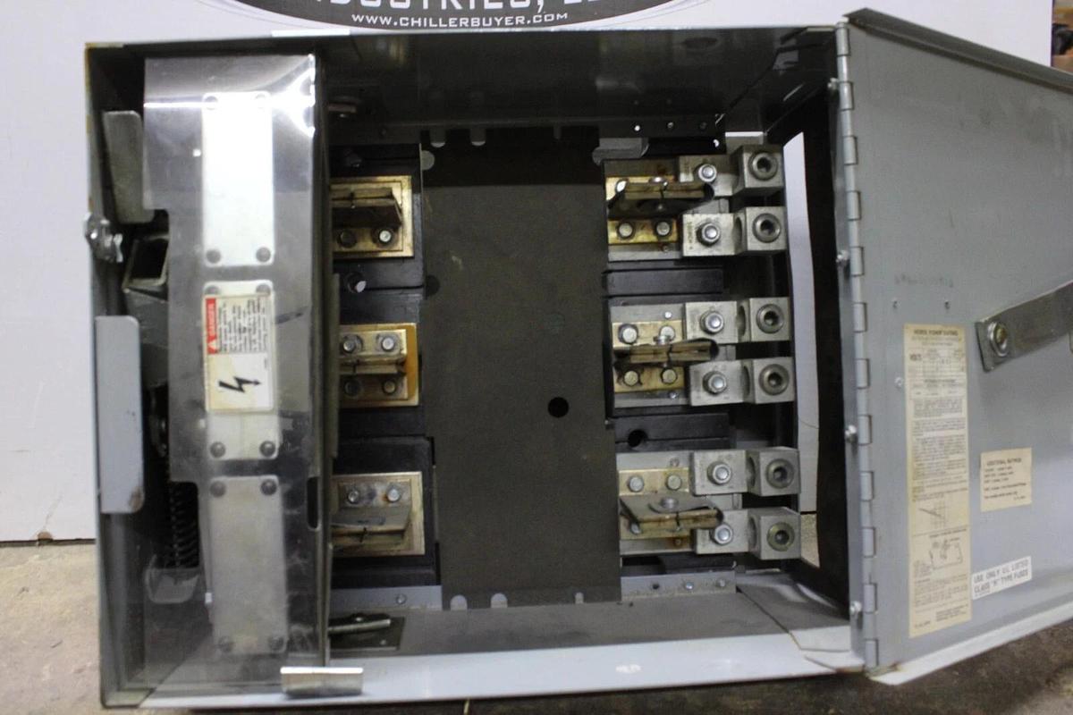 Used ITE VACU-BREAK DISCONNECT SWITCH V7H3206 600 AMP 240 VAC 3-POLE 3-PHASE 200 HP