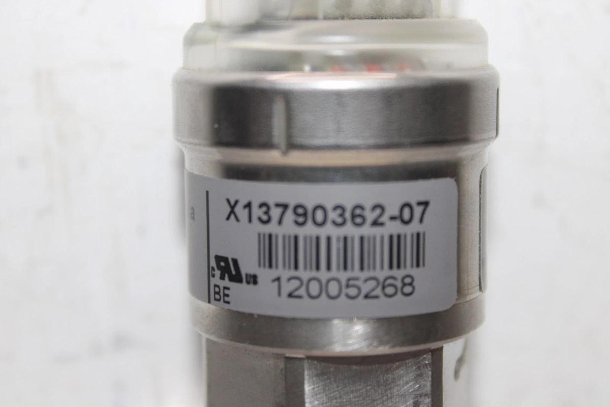 Used DANFOSS TRANSDUCER X13790362-07 AKS-1008 060G438505 0-50 PSIA