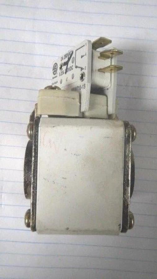 Used FERRAZ PROTISTOR MODEL S101608CF00 ---- 700 AMP 700 VAC WITH 2 AMP MICROSWITCH