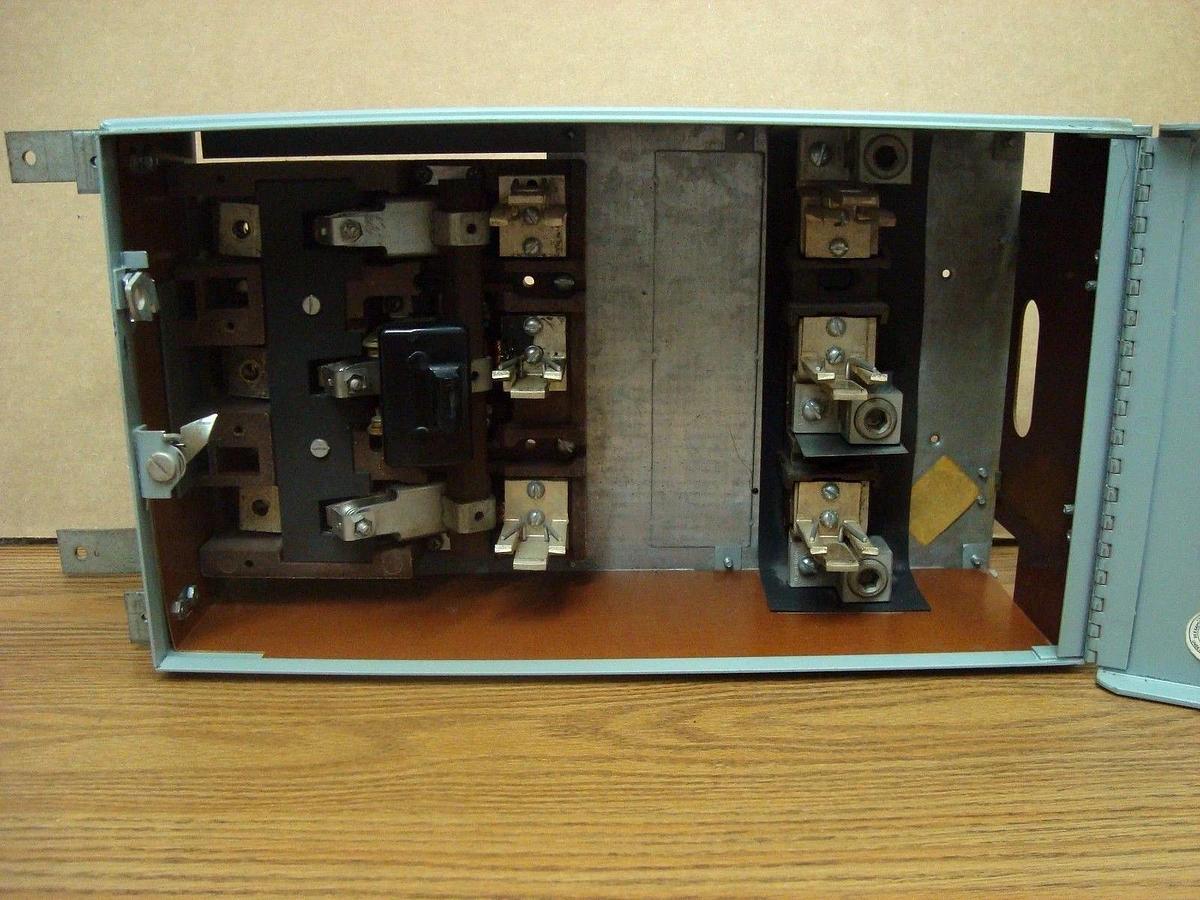 GENERAL ELECTRIC GE DD2S4324 200 AMP 240 VOLT PANELBOARD SWITCH FUSIBLE