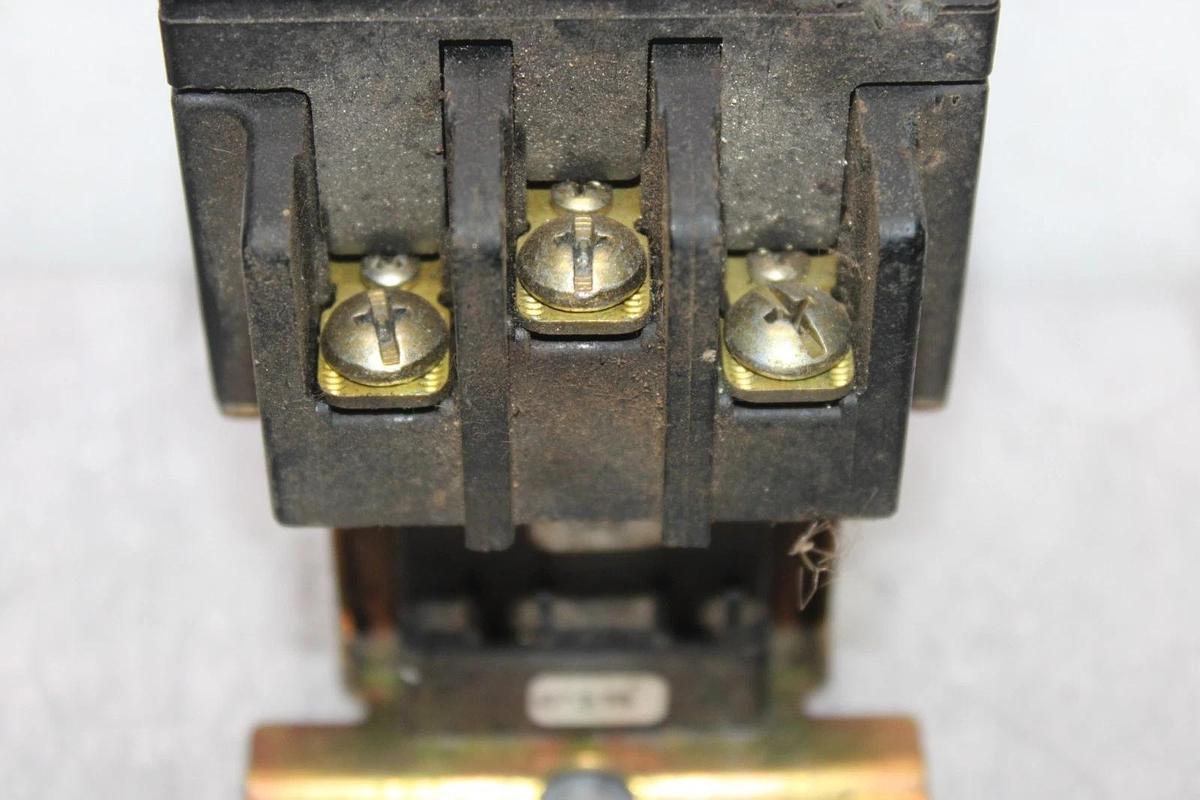 Used FURNAS CONTACTOR 42BE35AF382RGR 30 AMP 600 VAC 7.5 HP 3-POLE COIL: 110/120V