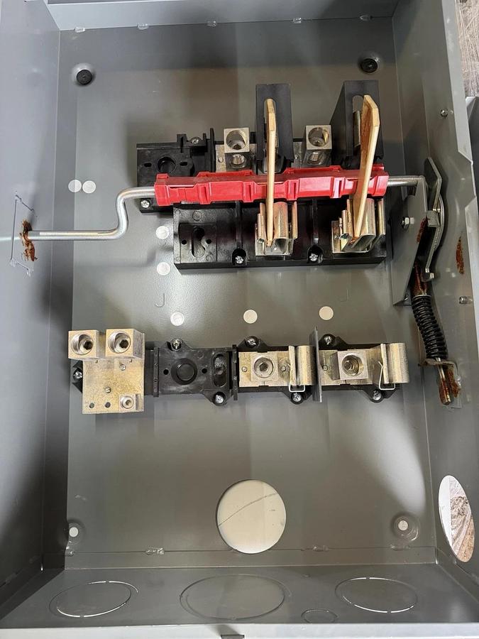 Used SQUARE D NEMA 3R GENERAL DUTY DISCONNECT D225NR 400 AMP 240 VAC 2-POLE