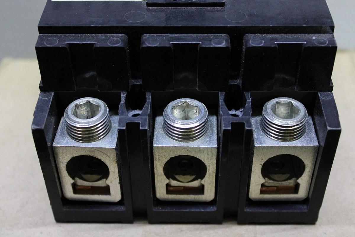 Used SQUARE D CIRCUIT BREAKER Q2L3150H 3-POLE 240 VAC 150 AMP **WARRANTY**