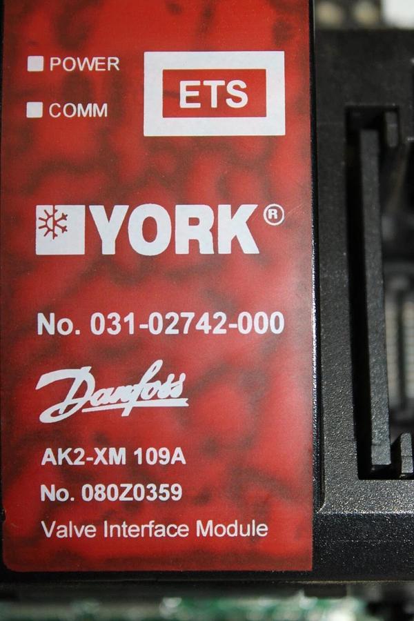 Used YORK DANFOSS VALVE INTERFACE / STEPPER MODULE 031-02742-000 AK2-XM-208A