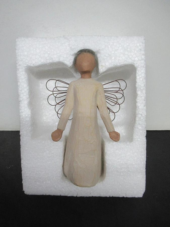 WILLOW TREE "ANGEL OF GRACE" SUSAN LORDI FIGURINE DEMDACO STOCK# 26059