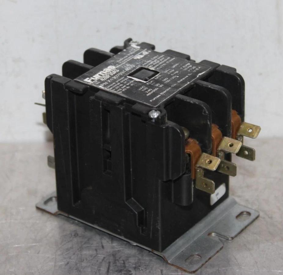 Used FURNAS DEFINITE PURPOSE CONTACTOR 42BF35A3 30 AMP 600 VOLT 10 HP 3-POLE 3-PHASE
