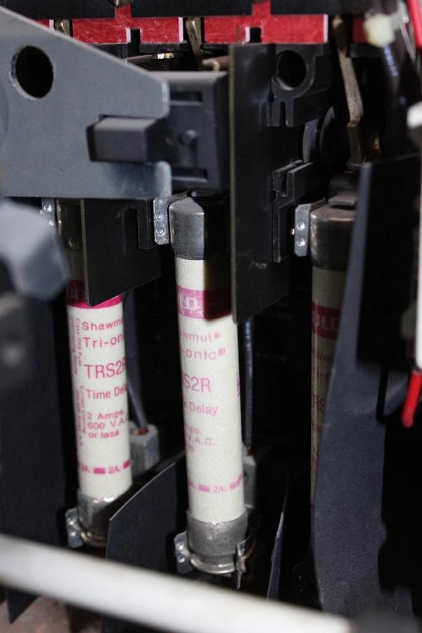 Used WESTINGHOUSE MCC MOTOR CONTROL BUCKET FREEDOM 2100 12" SIZE 1 CL75250