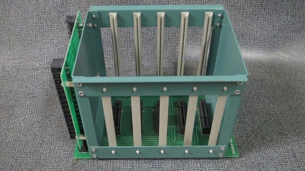 Used YORK 5 SLOT PLC CHASSIS 031-00809C REV A WITH FRONT BOARD 031-00816C