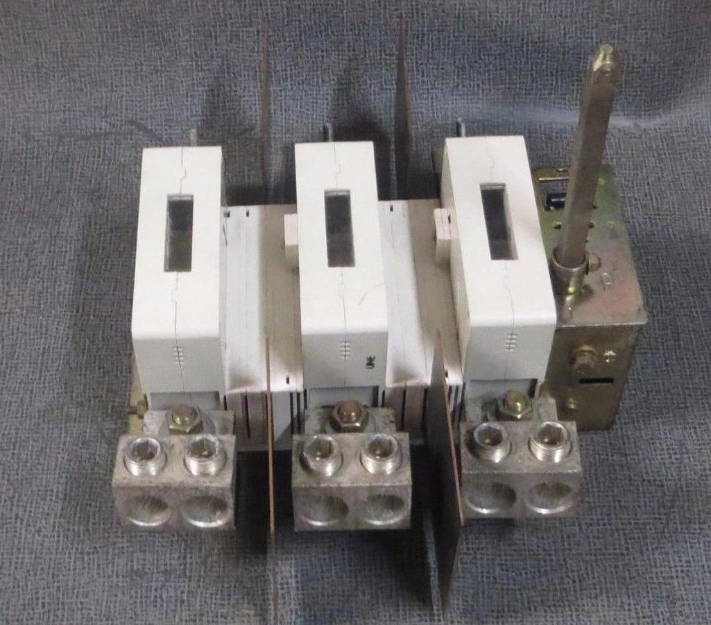 Used ABB GENERAL PURPOSE SWITCH 600 AMP 600 VAC 3 PHASE 150-500 HP MODEL: OETL-NF600A