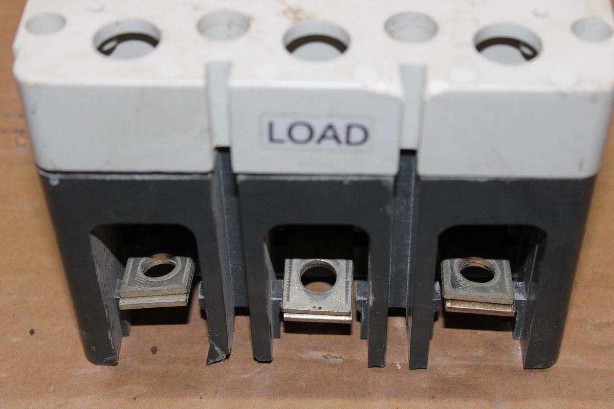 Used CUTLER HAMMER CIRCUIT BREAKER KD3400F 350 AMP TRIP 600 VAC 3-POLE KD3350W