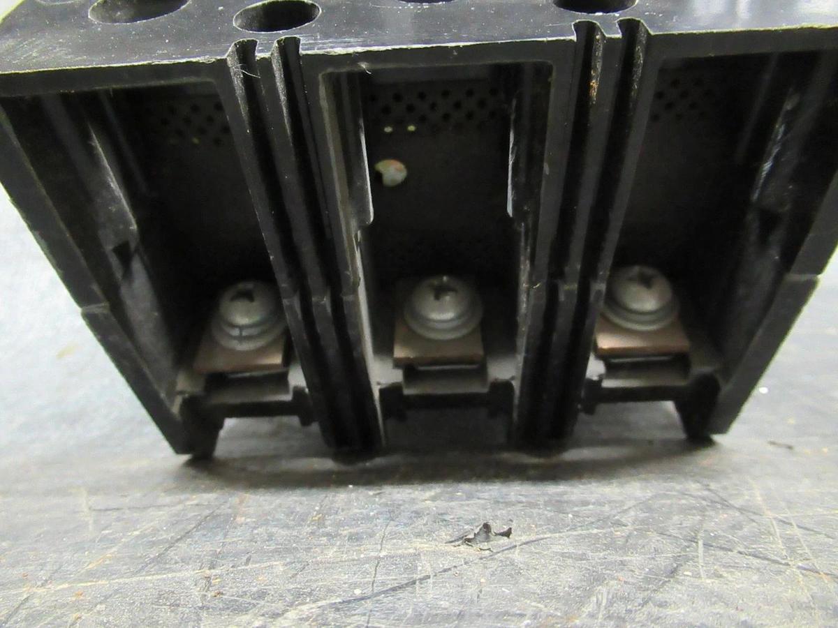 Used SQUARE D CIRCUIT MOLDED CASE SWITCH KHP36000MMT 250A 600VAC W/ TOP LUGS