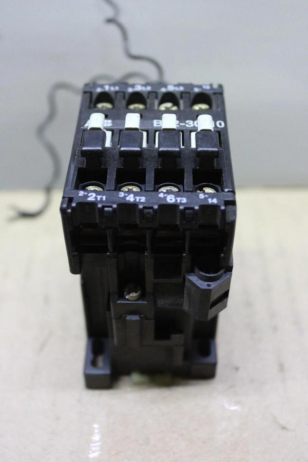 Used ABB CONTACTOR B12-30-10 20-28 AMP 600 VAC 10 HP 5.5 kW 3-POLE 3-PHASE COIL: 120V