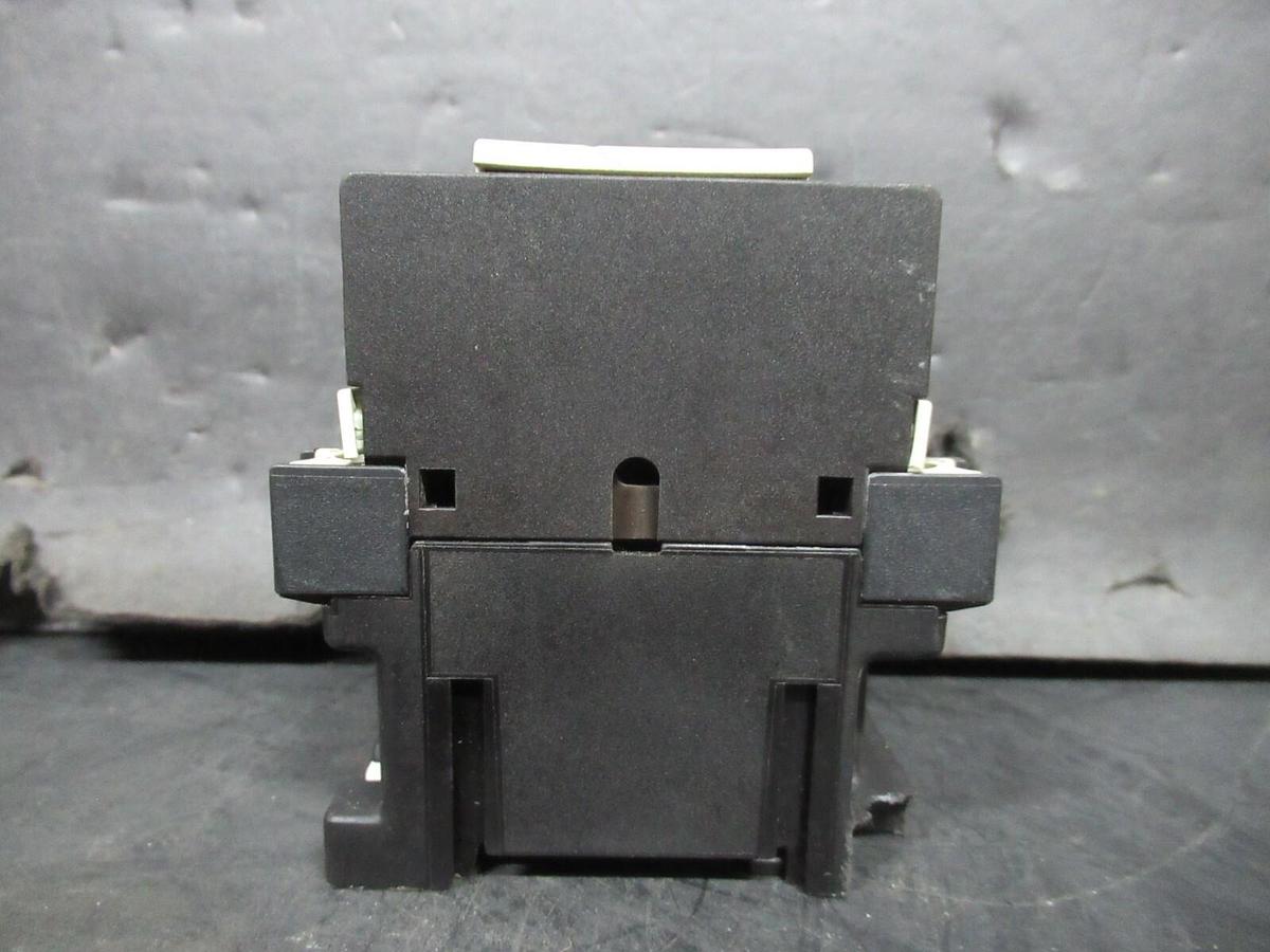 Used KLOCKNER-MOELLER CONTACTOR DIL-R-31 600 VAC 15 AMP COIL: 110/120 VOLT