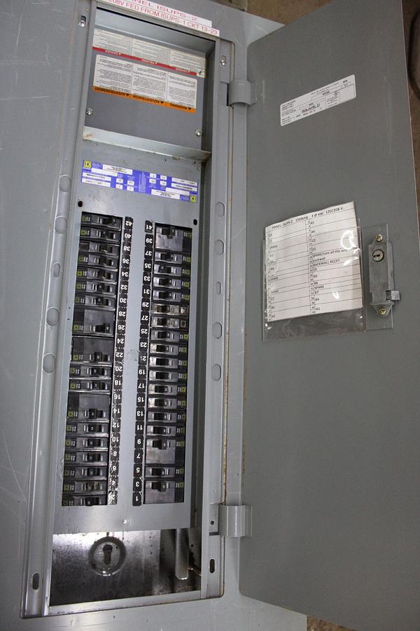 Used SQUARE D NQOD PANELBOARD 240 VAC 48 VDC 225 AMP 4W 3-PHASE 42-SLOT