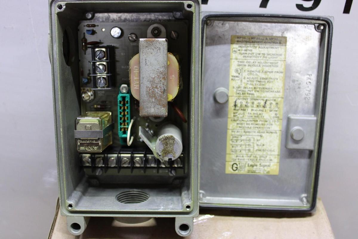 Used EAGLE SIGNAL TIME DELAY PHOTOELECTRIC CONTROL MF-10 MF-30 **WARRANTY**