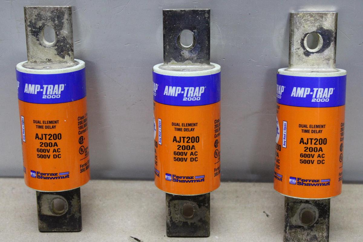 Used LOT OF 3 GOULD SHAWMUT AMPTRAP 2000 FUSES AJT250 250 AMP 600 VOLT
