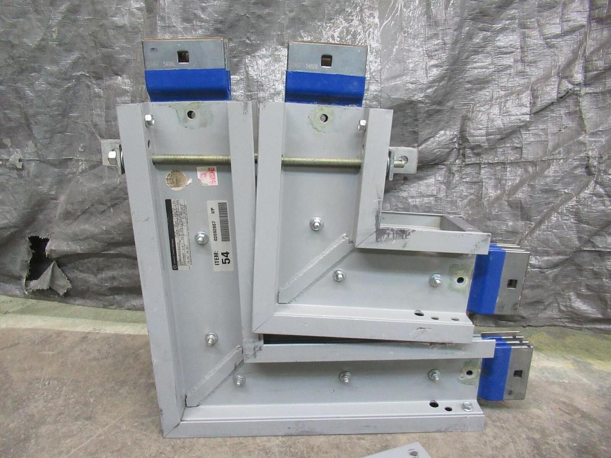Used 3000 AMP GE SPECTRA SERIES FLATWISE 90° BUSWAY ELBOW 02692867 600 V 3 PH 3 W W/G