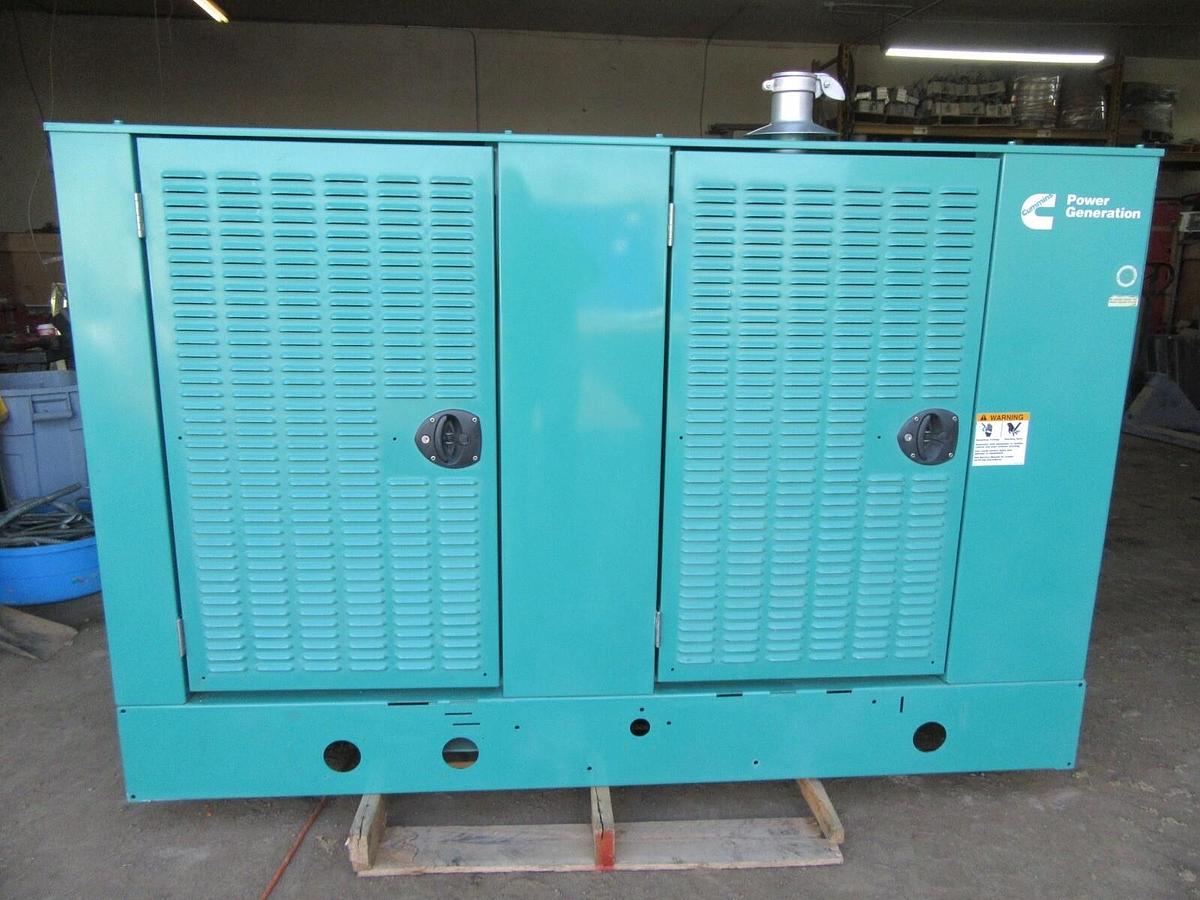 Used 35 KW GENERATOR NATURAL GAS LP PROPANE CUMMINS ONAN 120/240 VOLT 1 PH 332 HRS