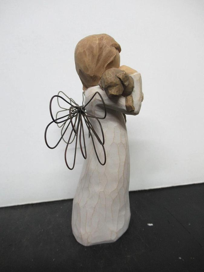 WILLOW TREE "ANGEL OF FRIENDSHIP" SUSAN LORDI FIGURINE DEMDACO STOCK# 26011