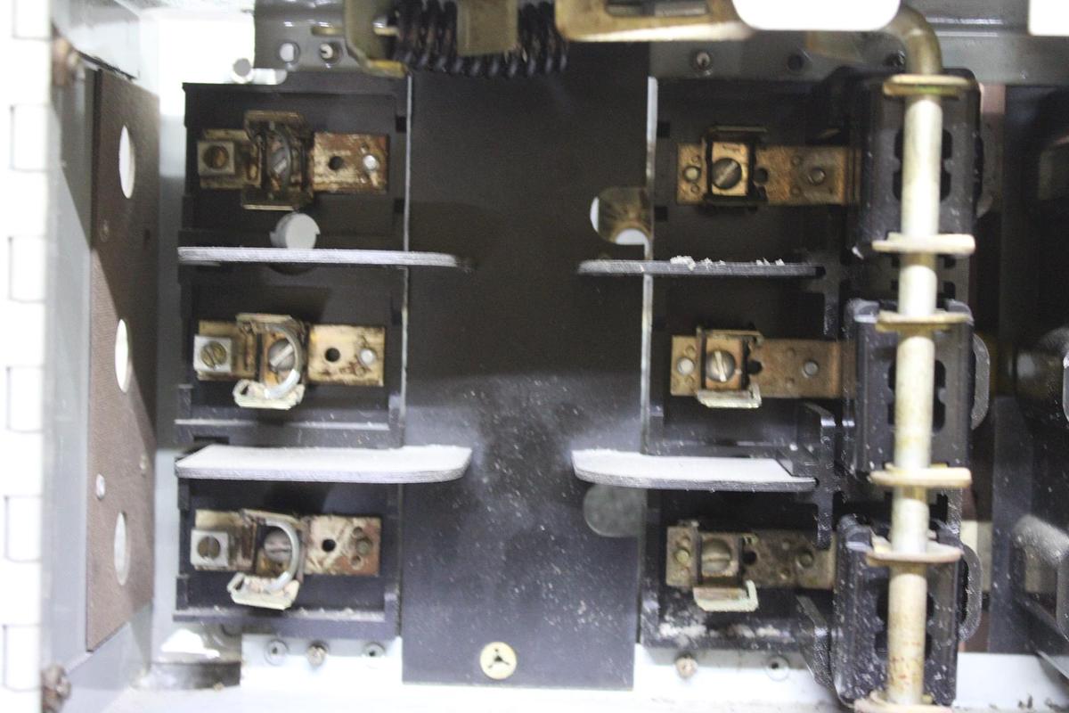 Used ITE TWIN VACU-BREAK FUSIBLE PANELBOARD SWITCH V7E3633 600V 100A